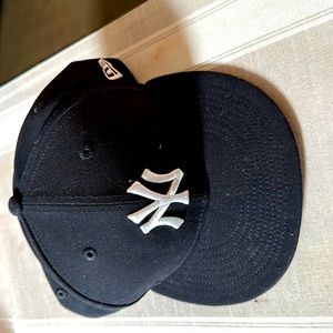 NY Yankees hat